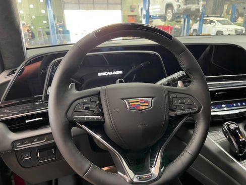 Used 2023 Cadillac Escalade V w/ LPO, ONYX Package image 6