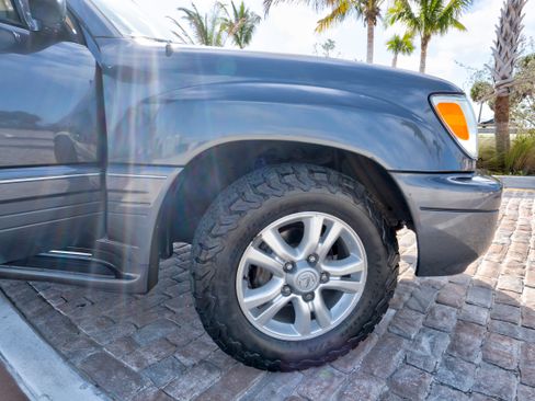 Used 2005 Lexus LX 470 4WD image 17