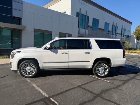 Used 2017 Cadillac Escalade ESV Platinum AWD/4WD image 4
