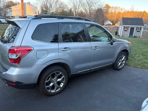 Used 2016 Subaru Forester 2.5i Touring w/ Eyesight & Navigation System image 12