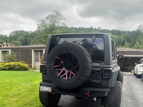 Used 2020 Jeep Wrangler Unlimited Sahara w/ Uconnect 4C Nav & Sound Group image 10