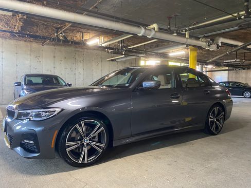 Used 2022 BMW 330i Sedan w/ M Sport Package RWD image 5