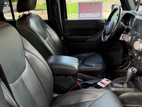 Used 2018 Jeep Wrangler Unlimited Sahara AWD/4WD image 11