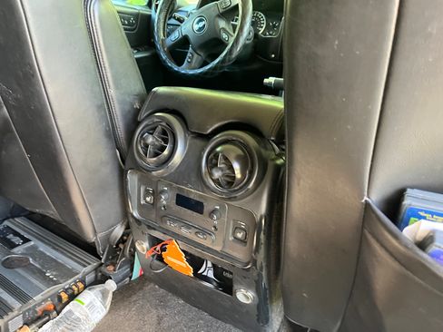 Used 2005 HUMMER H2 w/ Preferred Equipment Group AWD/4WD image 9