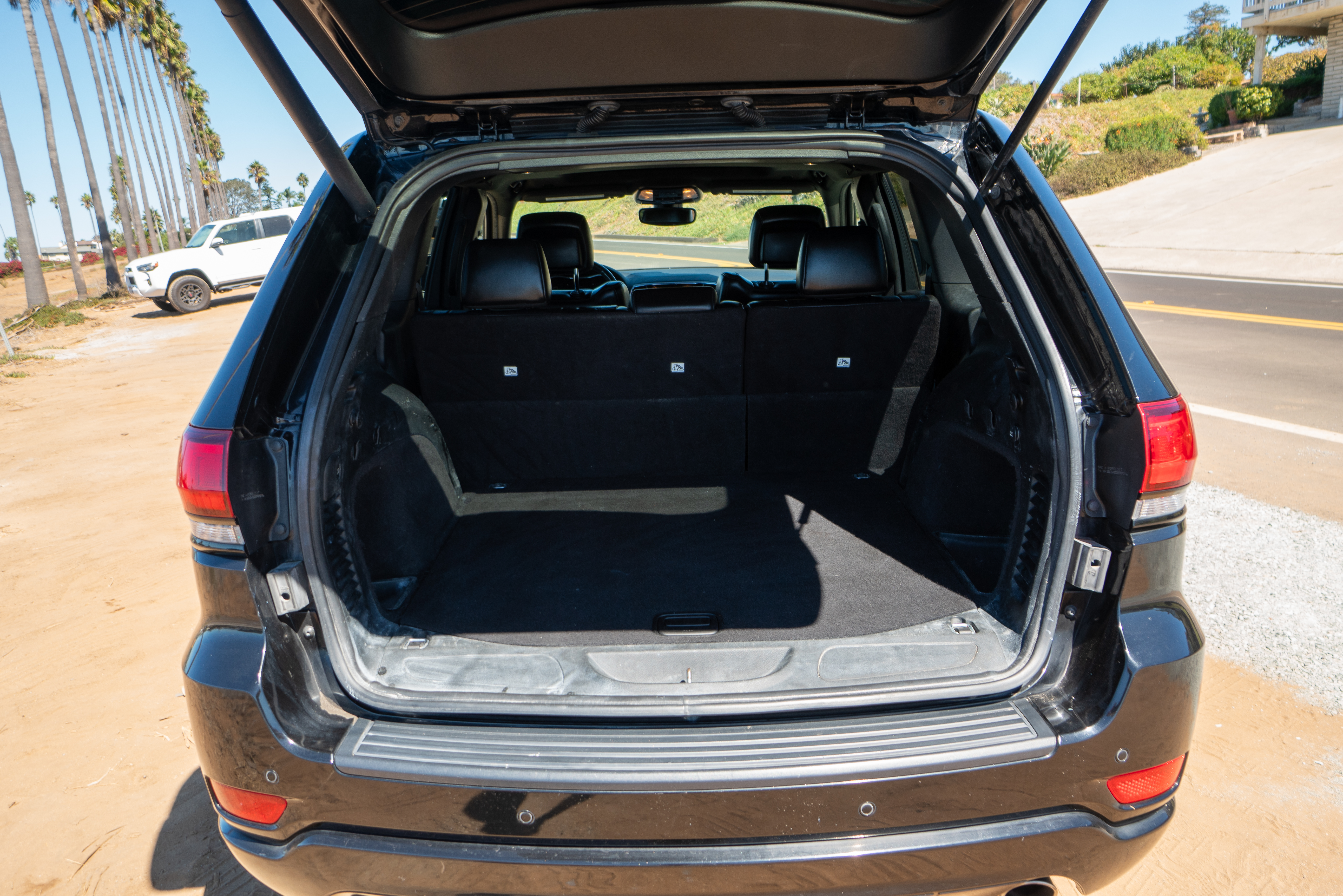 Used 2019 Jeep Grand Cherokee Altitude AWD/4WD image 24