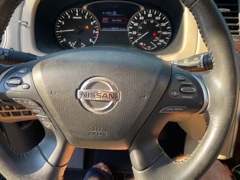 Used 2018 Nissan Pathfinder Platinum AWD/4WD image 14