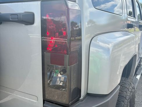 Used 2006 HUMMER H3 w/ Chrome Appearance Package image 17
