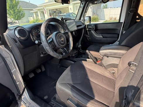 Used 2015 Jeep Wrangler Sport AWD/4WD image 9