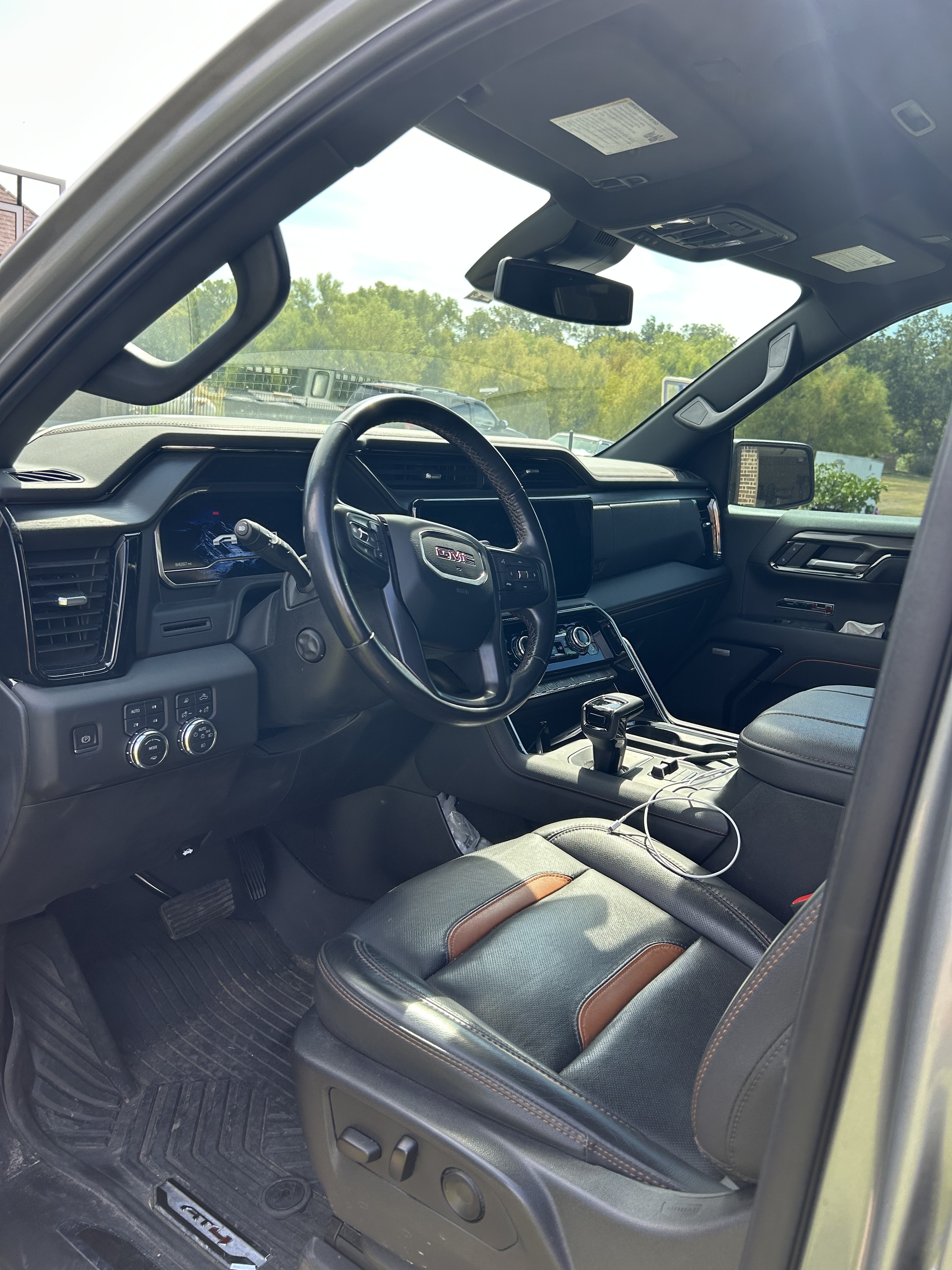 Used 2023 GMC Sierra 1500 AT4 w/ AT4 Premium Package AWD/4WD image 9