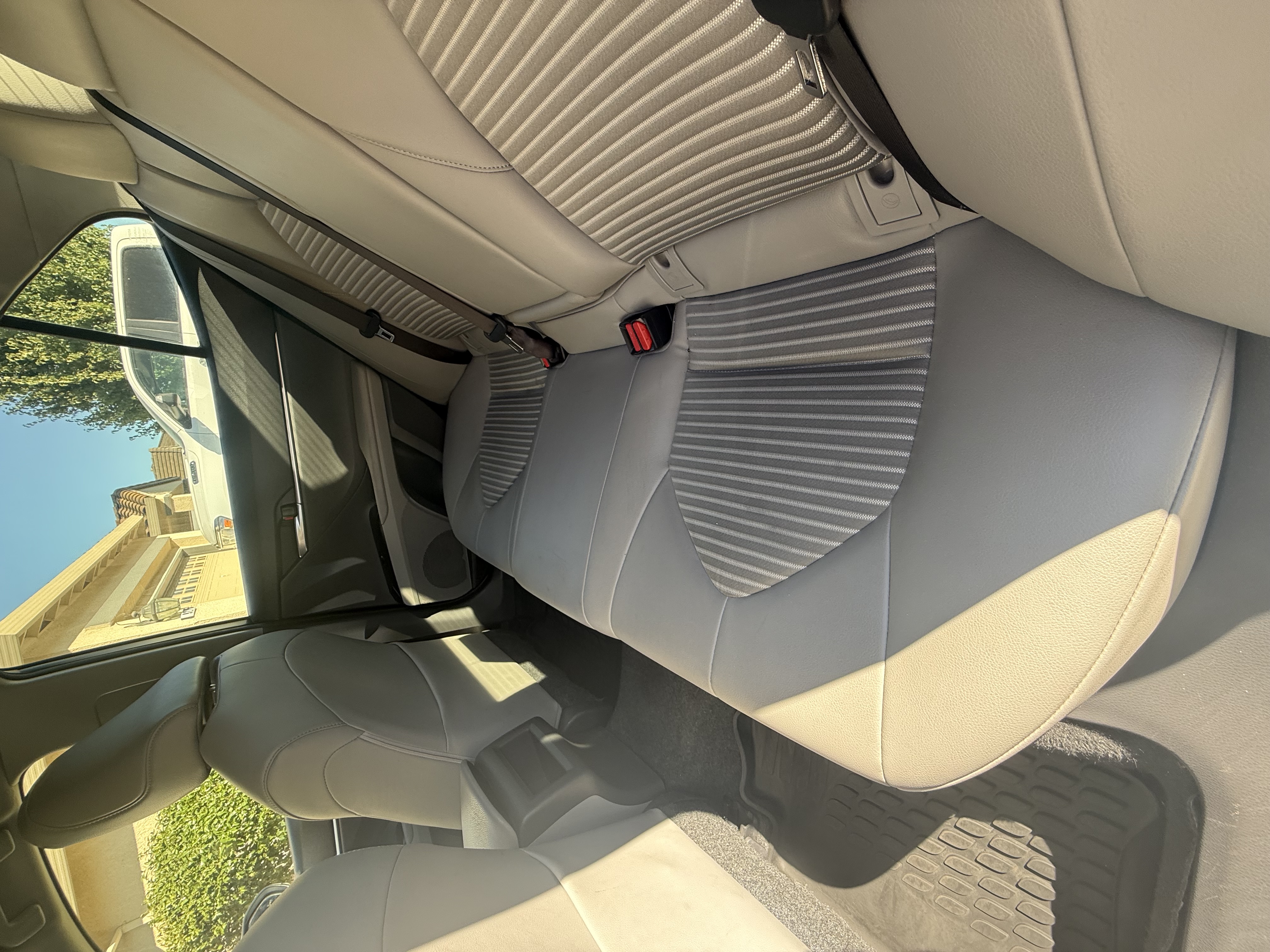 Used 2018 Toyota Camry SE w/ Moonroof Package FWD image 12