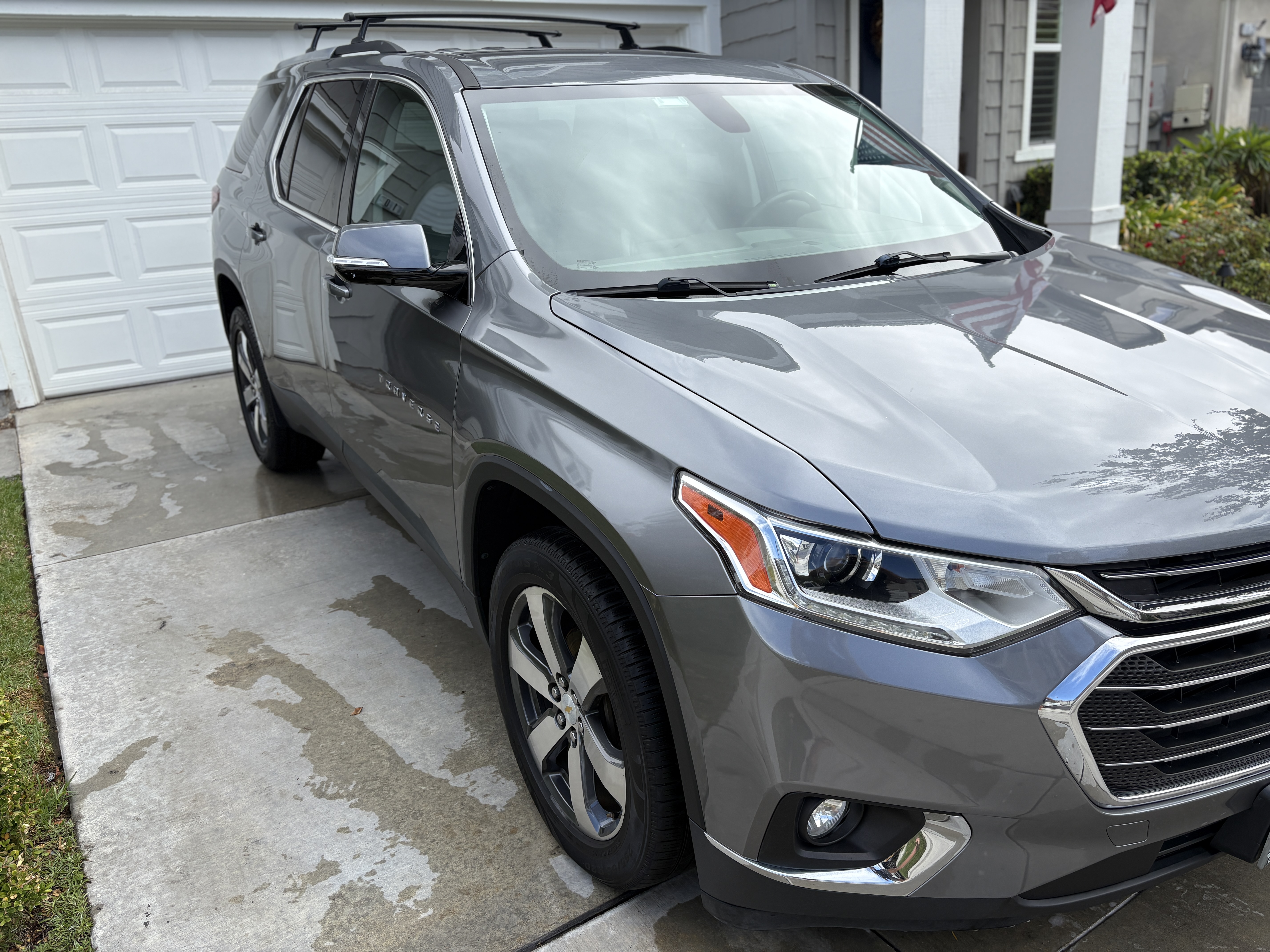 Used 2018 Chevrolet Traverse LT FWD image 1