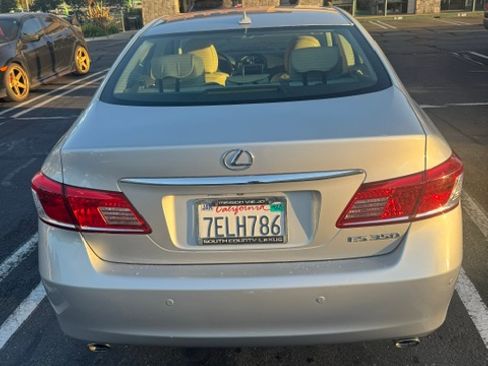 Used 2011 Lexus ES 350 FWD image 2