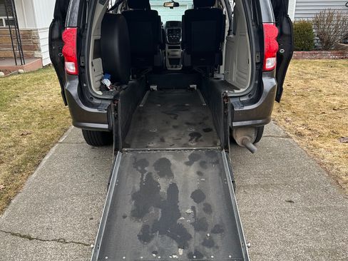 Used 2018 Dodge Grand Caravan SE w/ Power Convenience Group I image 11