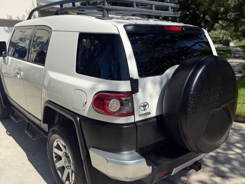 Used 2014 Toyota FJ Cruiser 4WD w/ Upgrade Package image 5