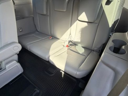 Used 2015 Toyota Highlander Limited FWD image 11