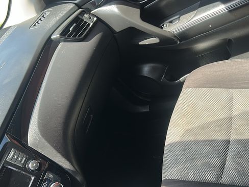 Used 2019 Nissan Rogue Sport SV FWD image 16