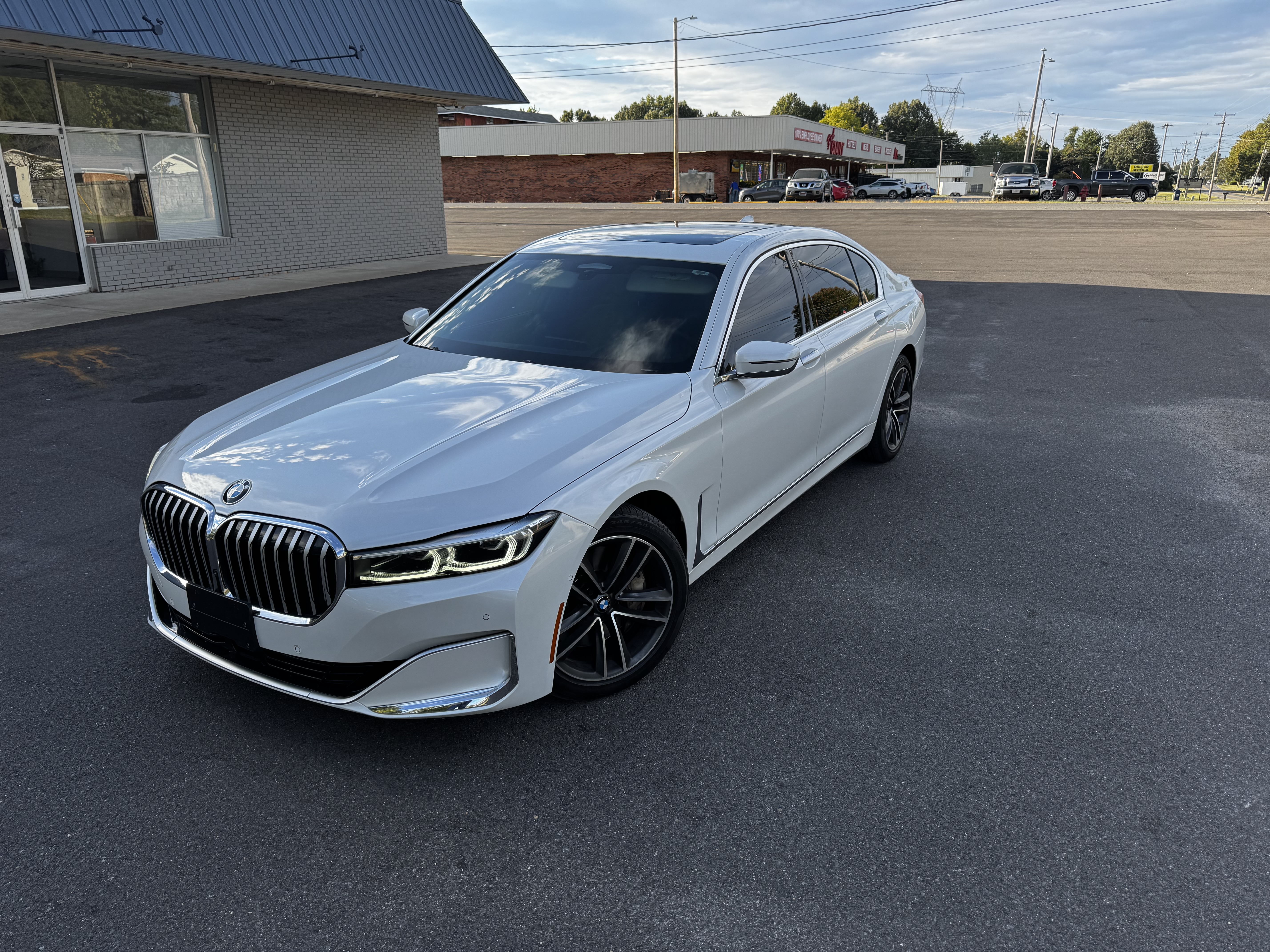 Used 2022 BMW 750i xDrive w/ Executive Package AWD/4WD image 1