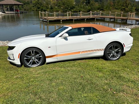 Used 2019 Chevrolet Camaro LT w/ RS Package image 9