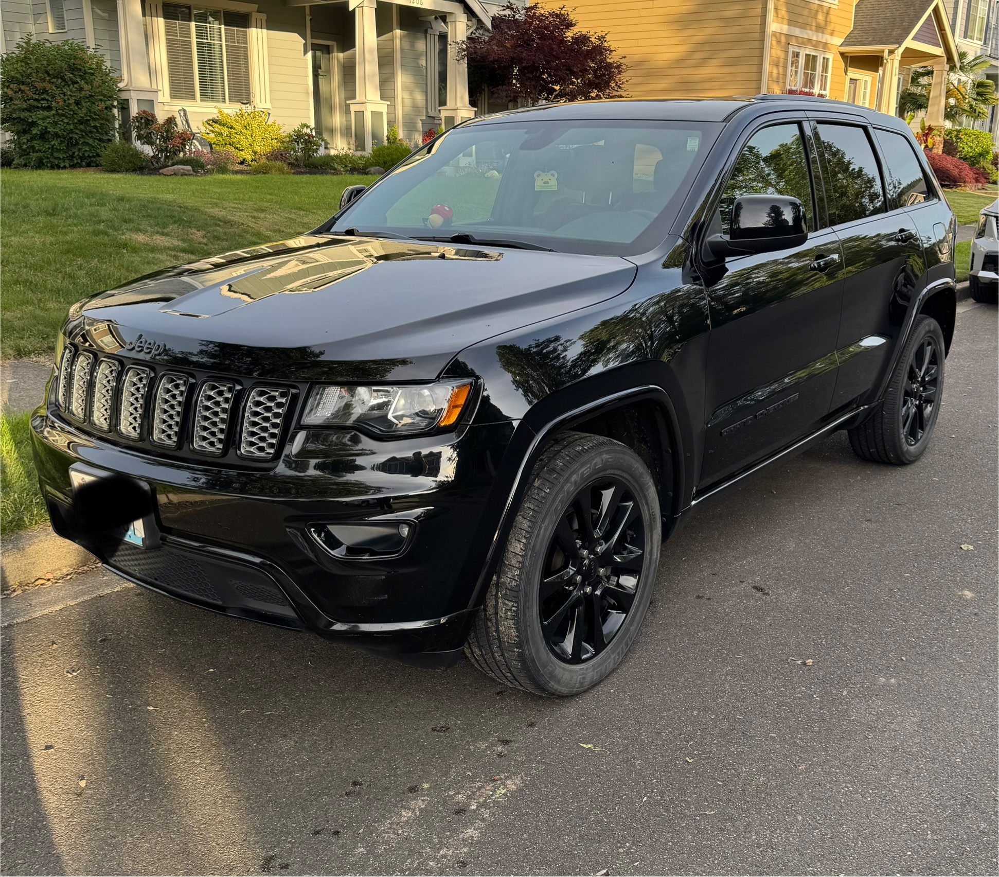Used 2019 Jeep Grand Cherokee Altitude AWD/4WD image 1