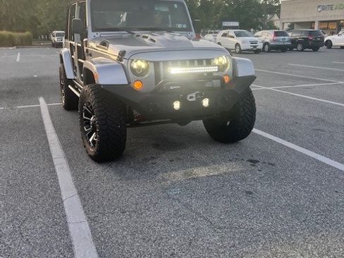 Used 2017 Jeep Wrangler Unlimited Rubicon w/ Dual Top Group image 2