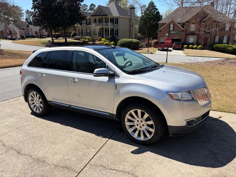 Used 2014 Lincoln MKX Sport Utility 4D w/ Equipment Group 102A image 1