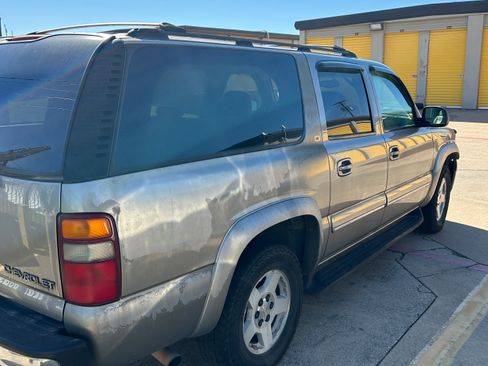 Used 2002 Chevrolet Suburban LT image 6