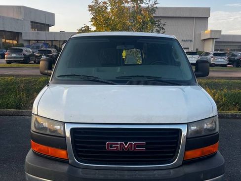 Used 2016 GMC Savana 2500 RWD image 2