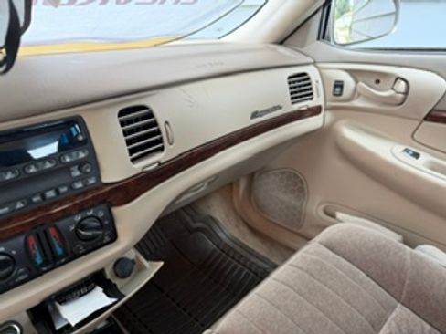 Used 2003 Chevrolet Impala w/ Preferred Equipment Group FWD image 12