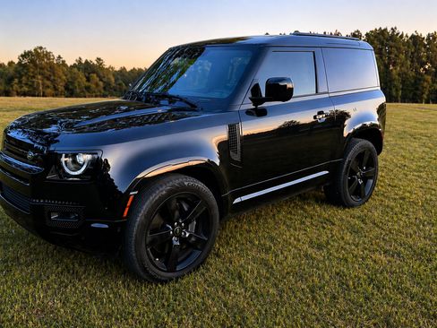 Used 2024 Land Rover Defender 90 X-Dynamic SE AWD/4WD image 2