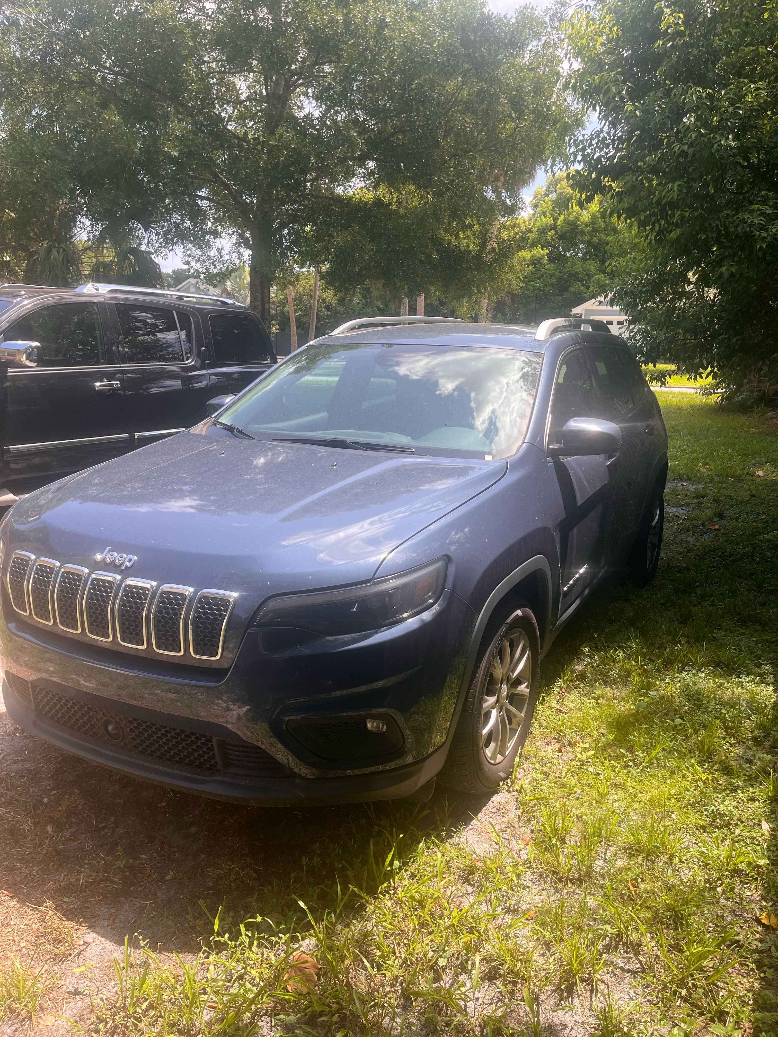 Used 2021 Jeep Cherokee Latitude Plus FWD image 1