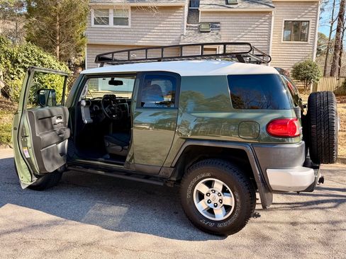 Used 2010 Toyota FJ Cruiser 4WD image 10