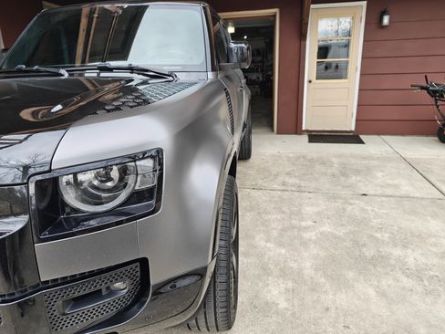 Used 2023 Land Rover Defender 110 X-Dynamic SE image 18