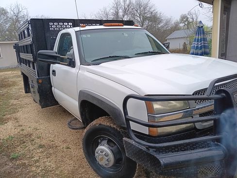 Used 2003 Chevrolet Silverado 3500 2WD Regular Cab image 1