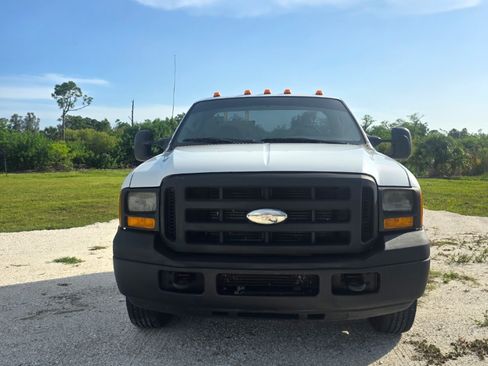 Used 2006 Ford F350 2WD Regular Cab DRW Super Duty image 4