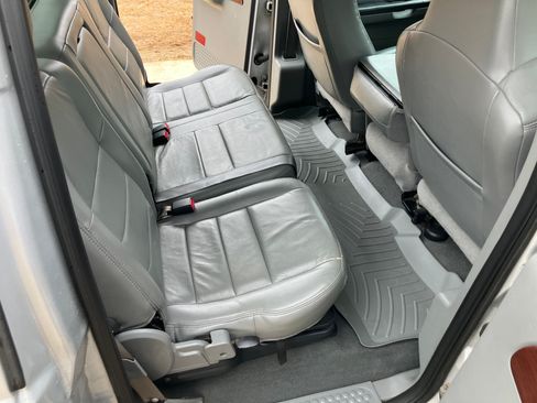 Used 2005 Ford F350 Lariat image 26