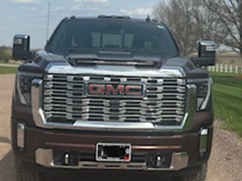 Used 2024 GMC Sierra 3500 Denali AWD/4WD image 2