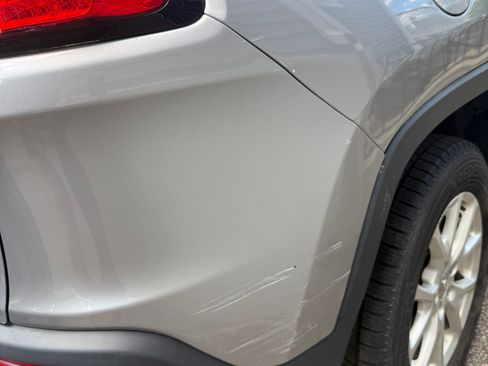 Used 2014 Jeep Cherokee Sport FWD image 10