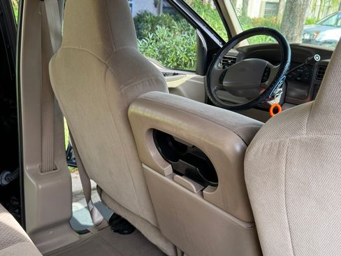 Used 2002 Ford Excursion XLT AWD/4WD image 17