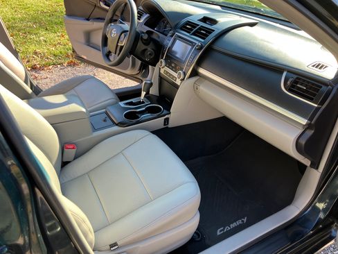 Used 2014 Toyota Camry LE image 25