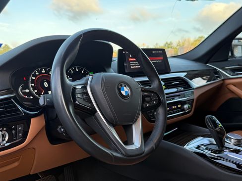Used 2019 BMW 530i w/ Convenience Package image 16