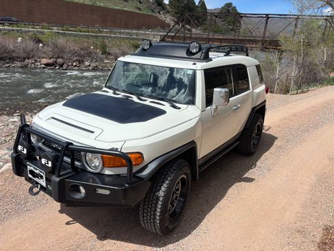 Used 2014 Toyota FJ Cruiser 4WD w/ Upgrade Package image 8