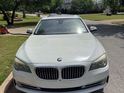 Used 2013 BMW 750i xDrive image 4