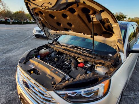 Used 2019 Ford Edge Titanium w/ Equipment Group 301A image 6