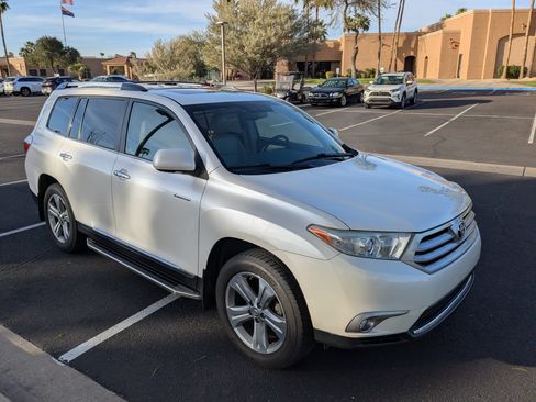 Used 2013 Toyota Highlander Limited image 2