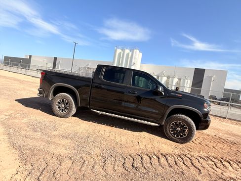 Used 2025 Chevrolet Silverado 1500 ZR2 w/ Technology Package image 2