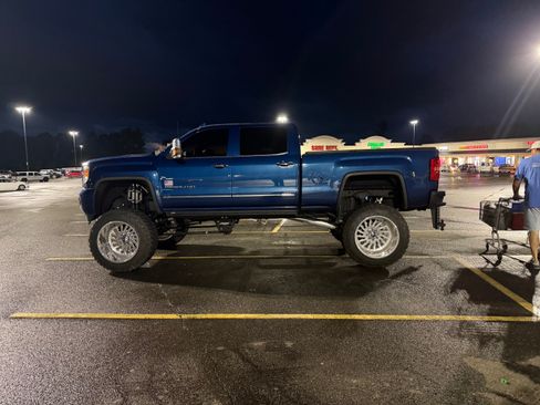 Used 2016 GMC Sierra 2500 Denali w/ Duramax Plus Package AWD/4WD image 21