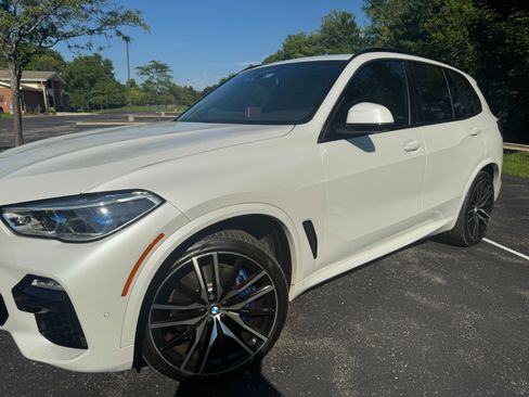 Used 2020 BMW X5 M50i w/ Executive Package AWD/4WD image 2