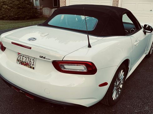 Used 2019 FIAT 124 Spider Classica w/ Technology Group RWD image 9