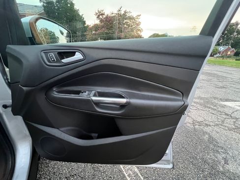 Used 2018 Ford Escape SE FWD image 20