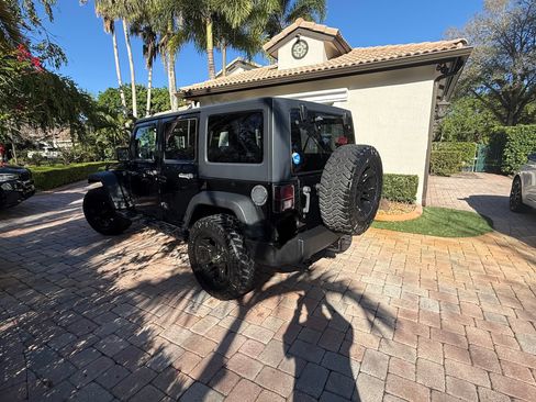 Used 2013 Jeep Wrangler Unlimited Sport image 4